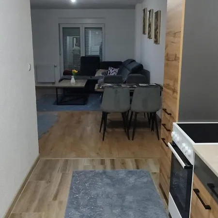 Munir Zahirovic شقة *